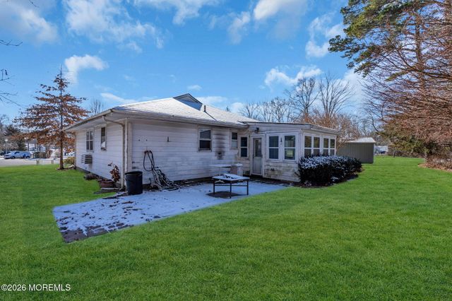 95 Larkspur Court, Toms River, NJ 08755