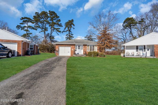 95 Larkspur Court, Toms River, NJ 08755