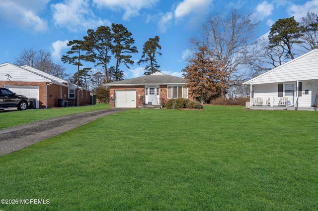 95 Larkspur Court, Toms River, NJ 08755