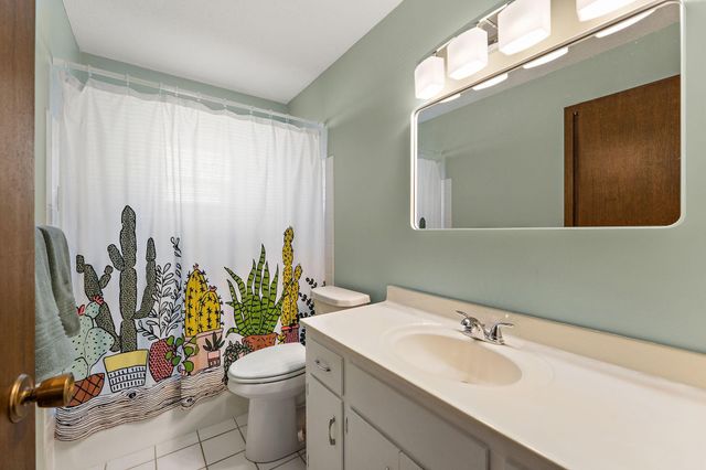 409 19th Avenue S, South Saint Paul, MN 55075