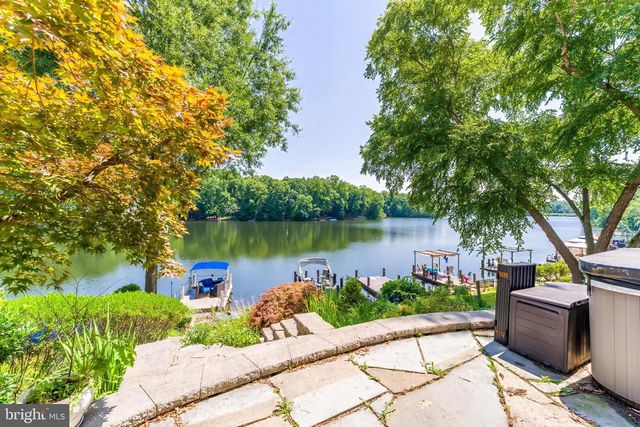 2001 CHADDS FORD DR, Reston, VA 20191