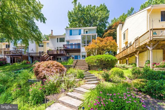 2001 CHADDS FORD DR, Reston, VA 20191