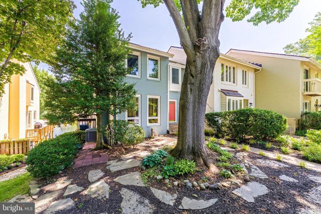2001 CHADDS FORD DR, Reston, VA 20191