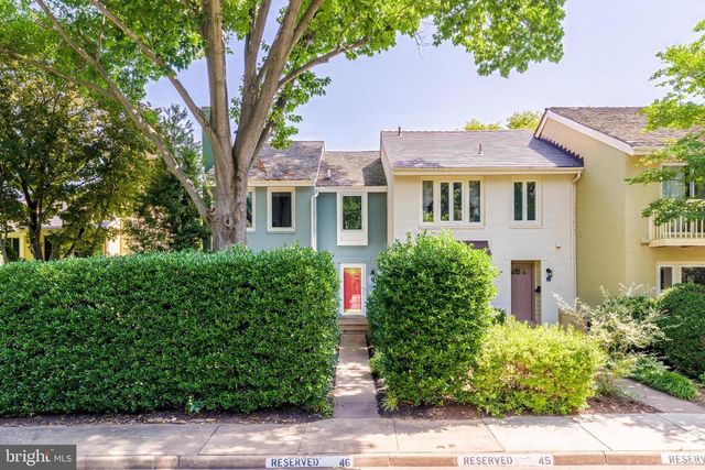 2001 CHADDS FORD DR, Reston, VA 20191