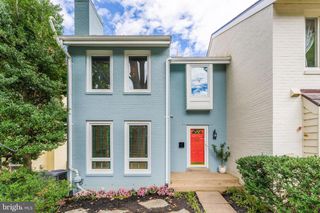 2001 CHADDS FORD DR, Reston, VA 20191