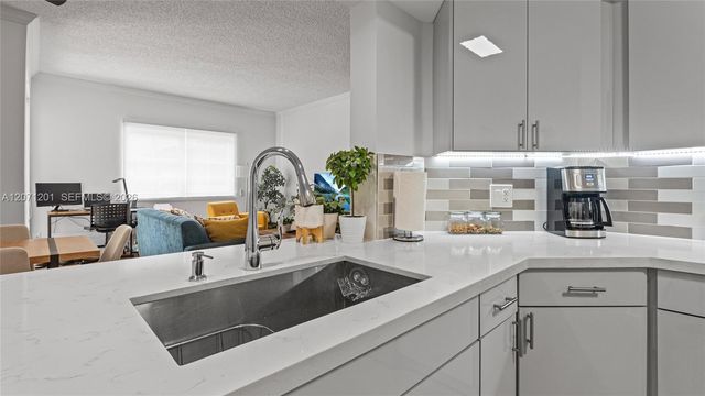 3245 NE 184th Street 13213, Aventura, FL 33160