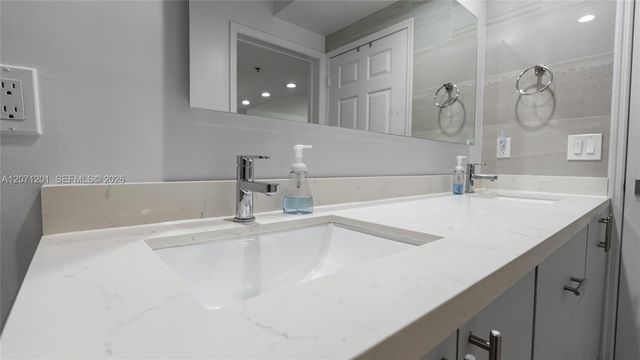 3245 NE 184th Street 13213, Aventura, FL 33160