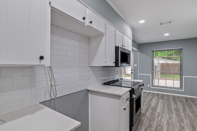 9000 Lone Oak Drive, Shreveport, LA 71118