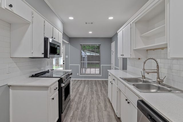 9000 Lone Oak Drive, Shreveport, LA 71118
