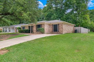 9000 Lone Oak Drive, Shreveport, LA 71118