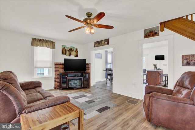 125 N HIGH ST, Spring Grove, PA 17362