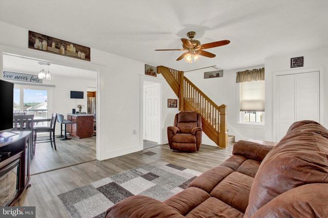 125 N HIGH ST, Spring Grove, PA 17362