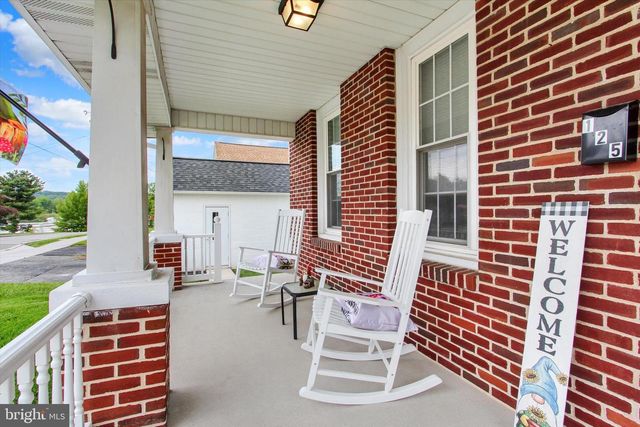 125 N HIGH ST, Spring Grove, PA 17362