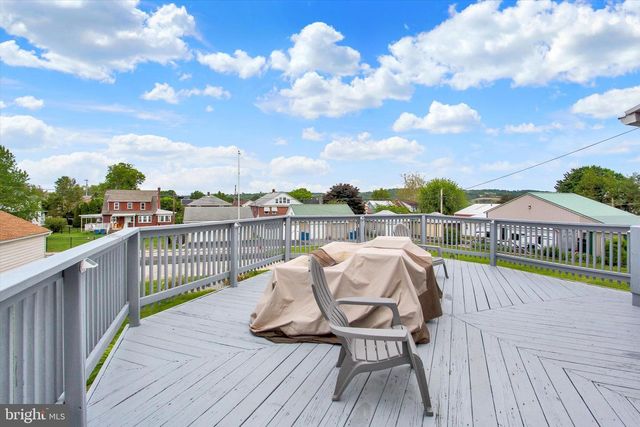 125 N HIGH ST, Spring Grove, PA 17362