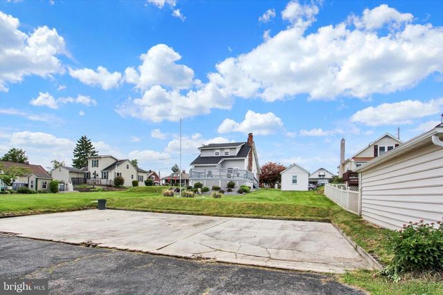 125 N HIGH ST, Spring Grove, PA 17362