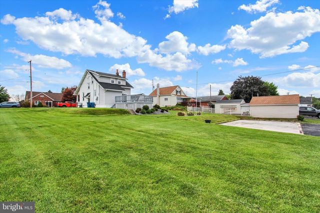125 N HIGH ST, Spring Grove, PA 17362