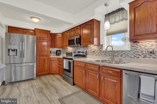 125 N HIGH ST, Spring Grove, PA 17362
