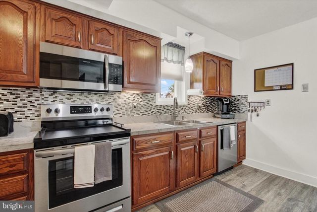125 N HIGH ST, Spring Grove, PA 17362