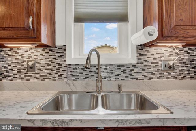 125 N HIGH ST, Spring Grove, PA 17362