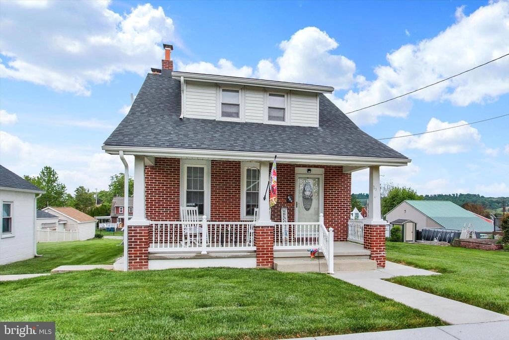125 N HIGH ST, Spring Grove, PA 17362