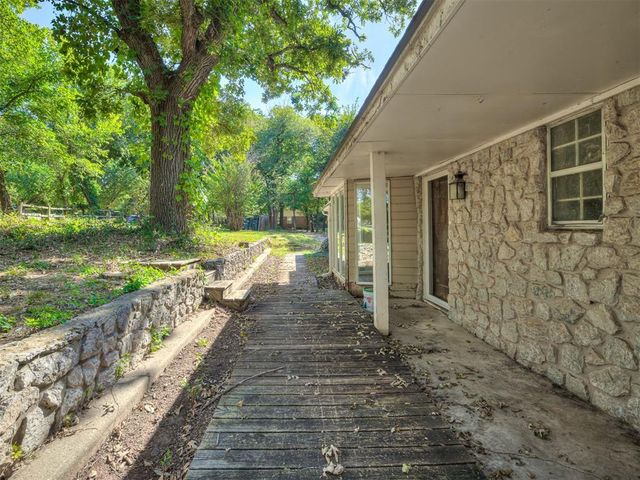 2404 Rambling Road, Edmond, OK 73025