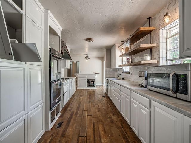 2404 Rambling Road, Edmond, OK 73025