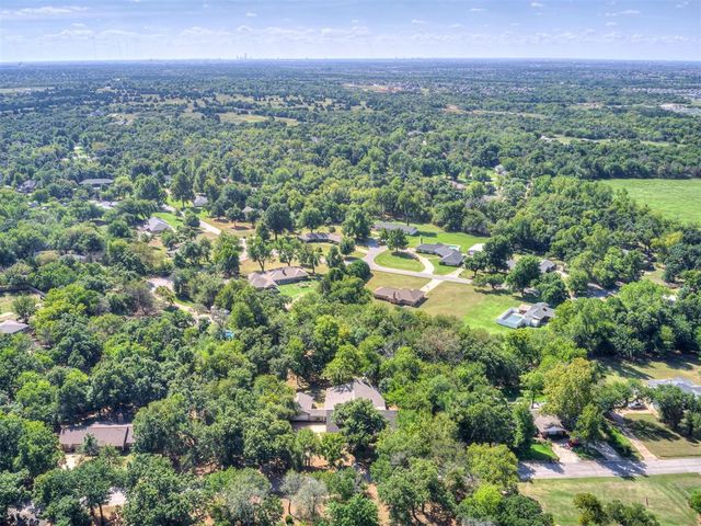 2404 Rambling Road, Edmond, OK 73025