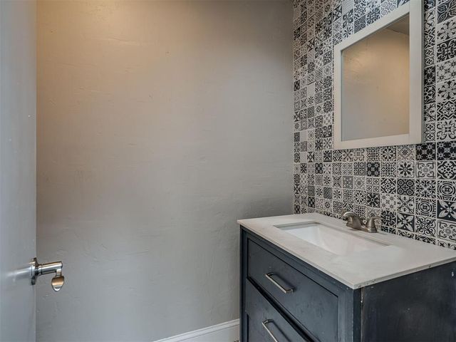 2404 Rambling Road, Edmond, OK 73025