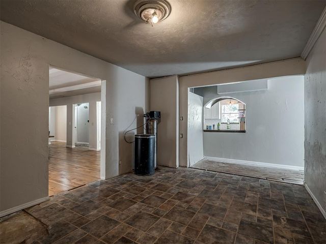 2404 Rambling Road, Edmond, OK 73025