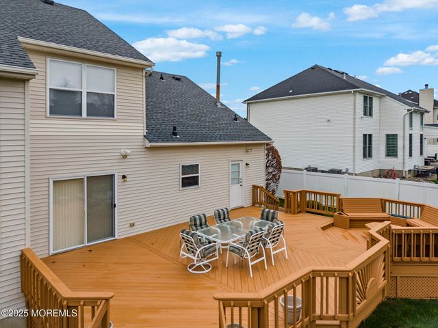 50 Shawnee Way, Morganville, NJ 07751