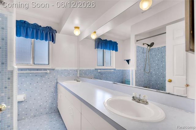 4840 Iowa Drive, Warren, MI 48092