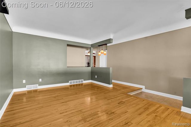 4840 Iowa Drive, Warren, MI 48092