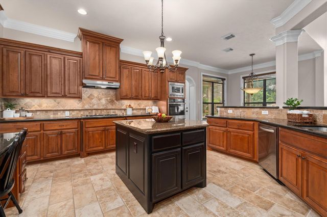 11 Stanwick Place, The Woodlands, TX 77382