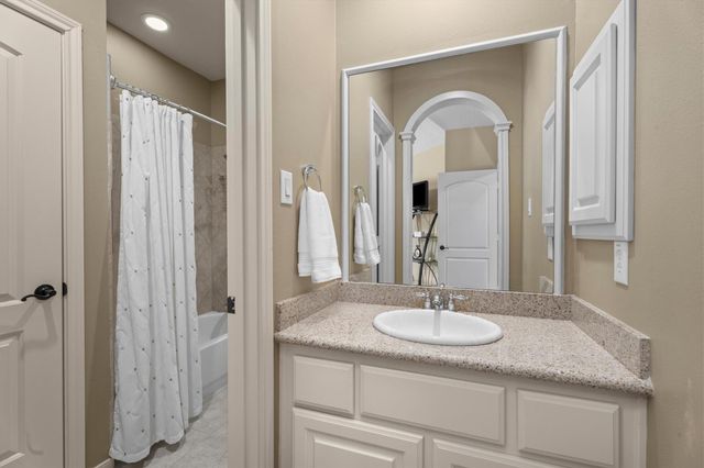 11 Stanwick Place, The Woodlands, TX 77382