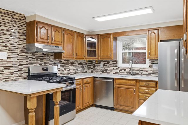 713 Flint Rd, Shaler, PA 15101