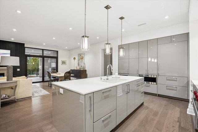 6017 Memorial Drive 505, Houston, TX 77007