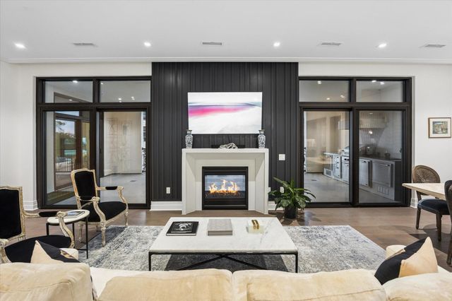 6017 Memorial Drive 505, Houston, TX 77007