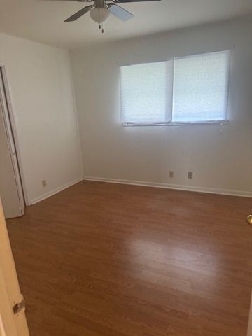 1005 Bowie, George West, TX 78022