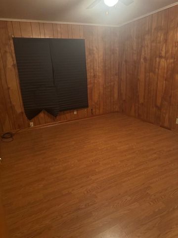 1005 Bowie, George West, TX 78022