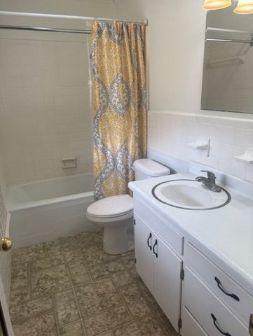 1005 Bowie, George West, TX 78022