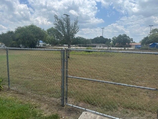 1005 Bowie, George West, TX 78022