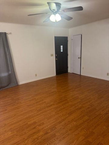 1005 Bowie, George West, TX 78022