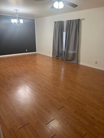 1005 Bowie, George West, TX 78022