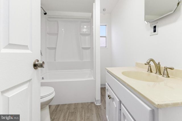 6 MARATHON DR, Mantua, NJ 08051