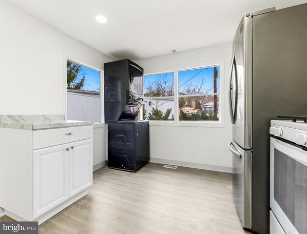 6 MARATHON DR, Mantua, NJ 08051