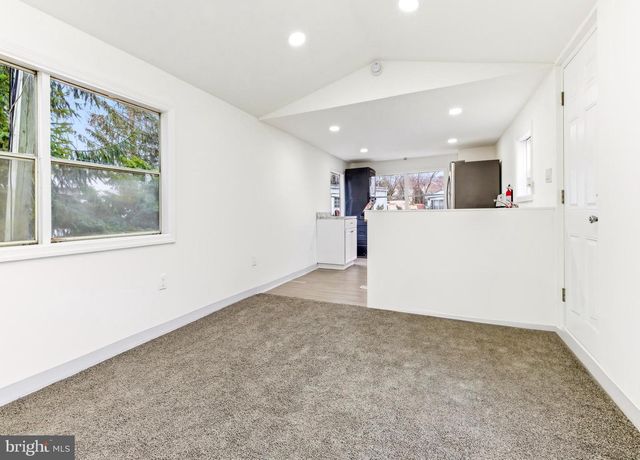 6 MARATHON DR, Mantua, NJ 08051