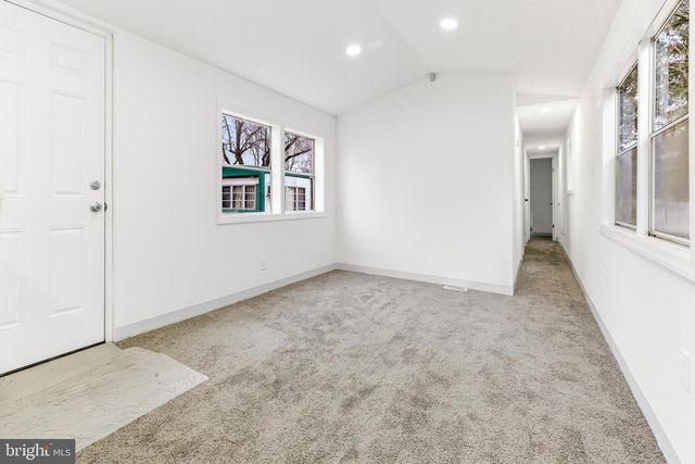 6 MARATHON DR, Mantua, NJ 08051