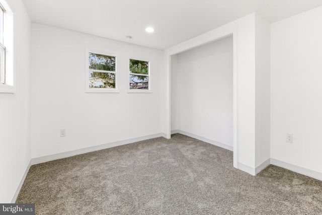 6 MARATHON DR, Mantua, NJ 08051