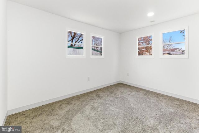 6 MARATHON DR, Mantua, NJ 08051