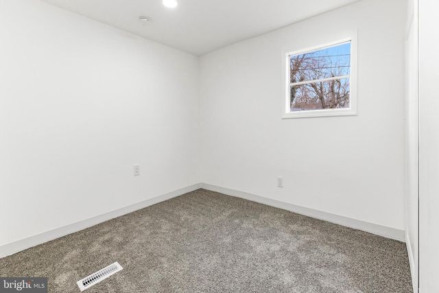 6 MARATHON DR, Mantua, NJ 08051